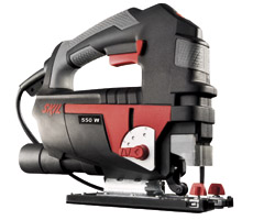 Sierra Caladora. Potencia: 550W. CPM: 800-3.000 min-1. Profundida de corte: Acero 5 mm / Madera 75 mm / Aluminio 10 mm. 6 velocidades variables. Peso: 2 kg. Sist. de avance pendular: 4 posiciones.