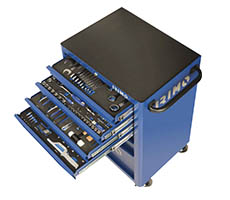 Carro de herramientas con 6 cajones de 26"equipado con 206 herramientas Medidas 954x501x677mm peso 80 kg.