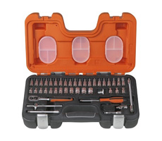 Juego de bocallaves y accesorios 1/4"- Caja plástica- 46 pz