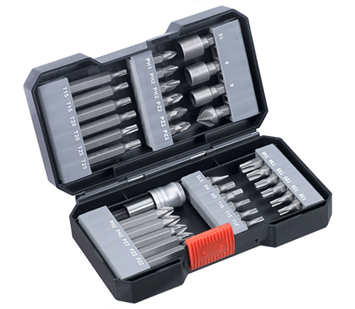 Juego de puntas de 34 piezas, encastre 1/4" contiene 29 puntas en los tamaños y formas más habituales: 18 puntas de 25 mm, 11 puntas de 50 mm, más 3 vasos, 1 avellanador, 1 portapuntas de cambio rápido; Versiones de puntas en 25 mm: PH1, PH2, PZ2, Hex 4,5 mm, T10, T15, T20, T25, T30 y T40; Versiones de puntas en 50 mm: PH2, PZ2, T15, T20 y T25, para alcanzar tornillos más profundos; Todas las puntas de CR-V, con vástago E6.3, adecuadas para todos los taladros y destornilladores inalámbricos disponibles en el mercado.